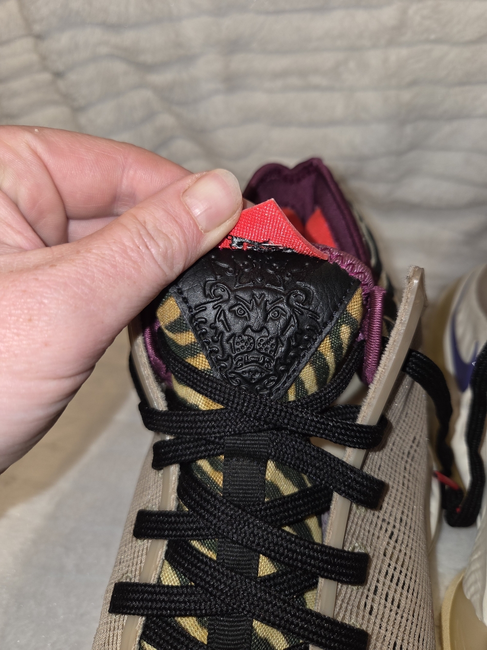 Size 10 Nike LeBron Xix Low Safari men's basketball shoes. - Picture 10 of 16